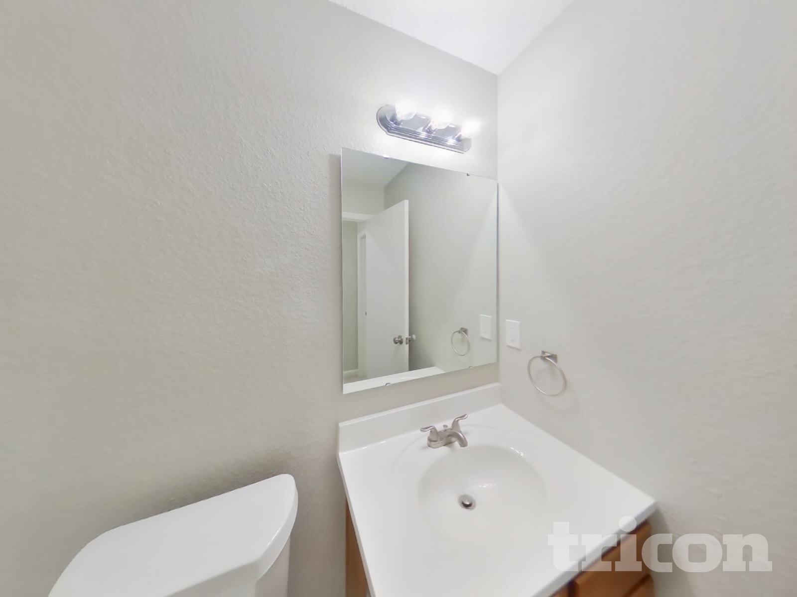 Building Photo - 1296 Edgewater Dr