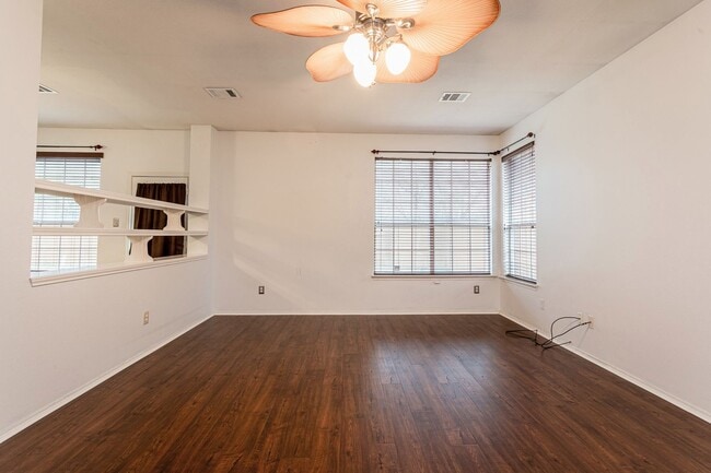 Building Photo - 1235 Blackthorn Dr
