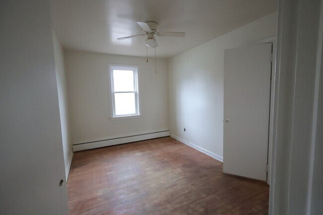 Building Photo - Rancher on a Quiet Manheim Borough Street