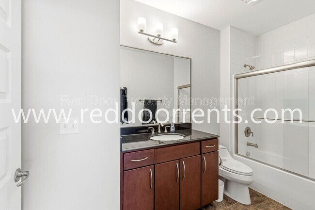 Building Photo - 802 N Meridian St