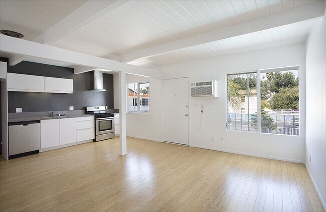 Building Photo - Newly Renovated 1 and 2 Bedroom apartments