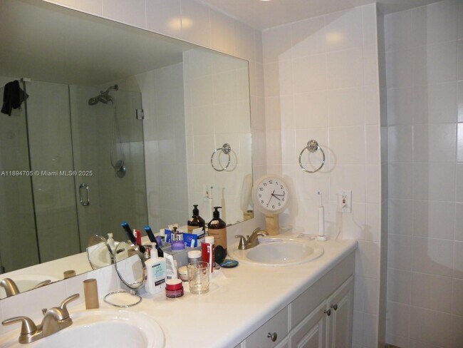 Building Photo - 4067 Wimbledon Dr