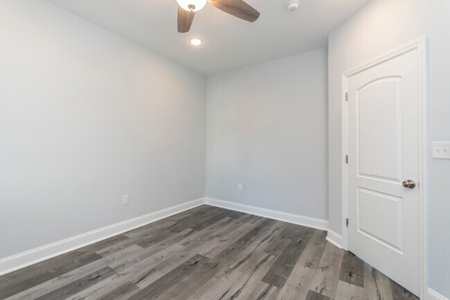 Building Photo - Recently renovated home in South West Phil...