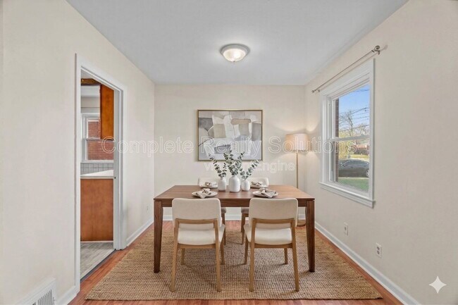 Building Photo - 1258 Grant Dr