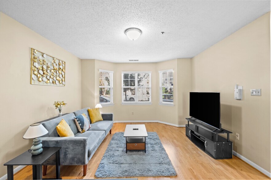 Building Photo - 424 Mather Green Ave
