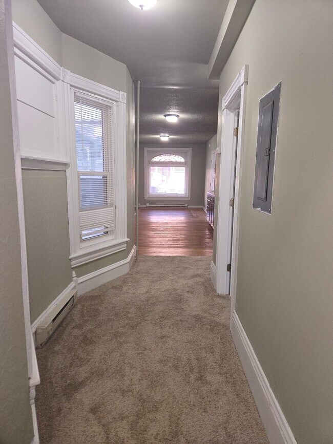 Building Photo - 103 S Madison St