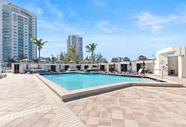 Building Photo - 19500 Turnberry Way