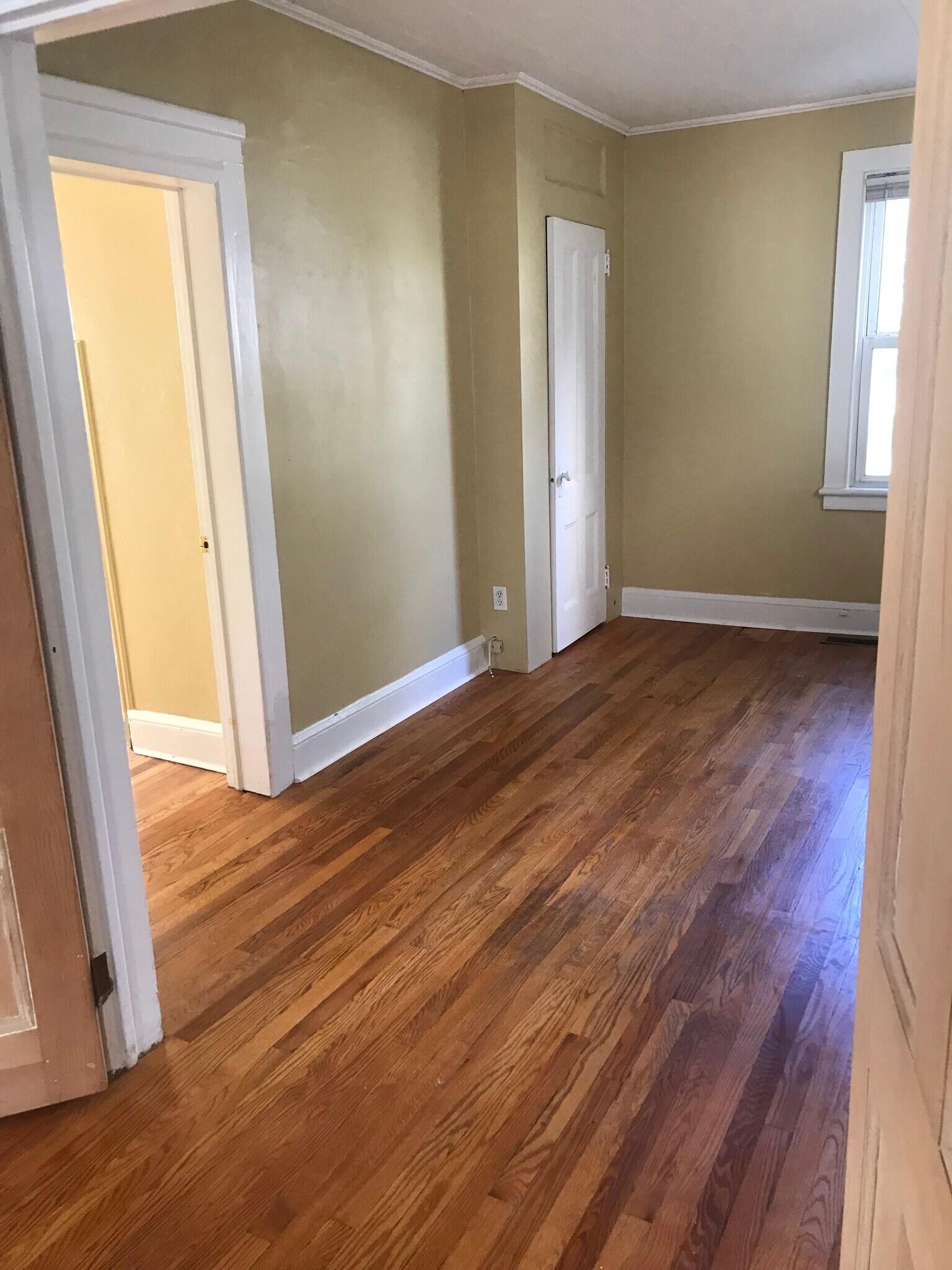 Building Photo - 27 James St