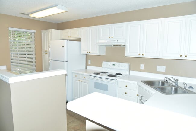 Building Photo - Charming 3BR Home in North Charlotte Near I-485 & Concord Mills