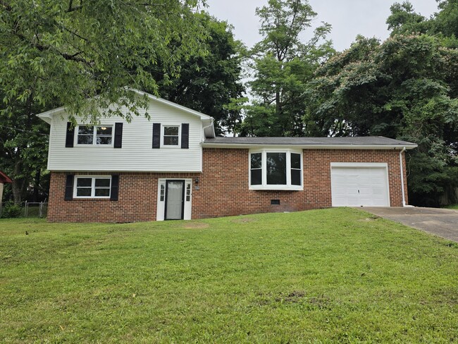 Primary Photo - 2809 Brett Rd NW