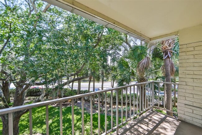 Building Photo - 3325 Bayshore Blvd