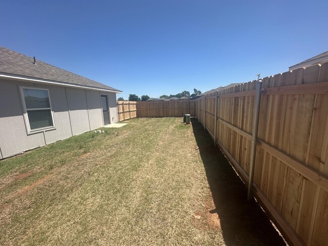 Building Photo - 1009 Ichabod Cir