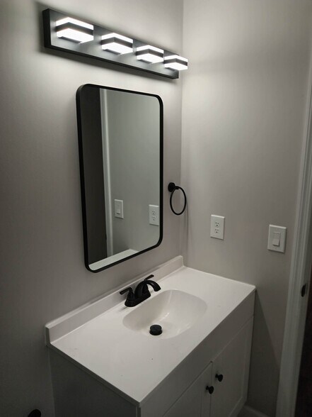 6 - 2709 Bedford Way