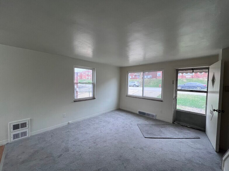 Building Photo - 320 San Juan Dr