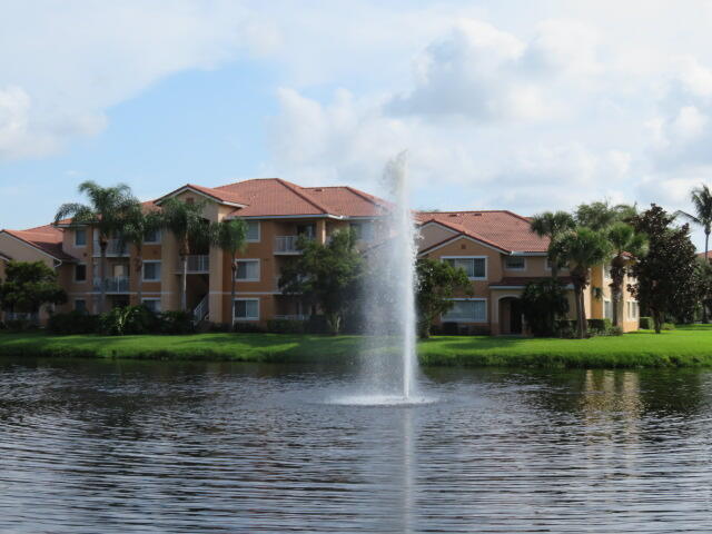 Building Photo - 181 SW Palm Dr