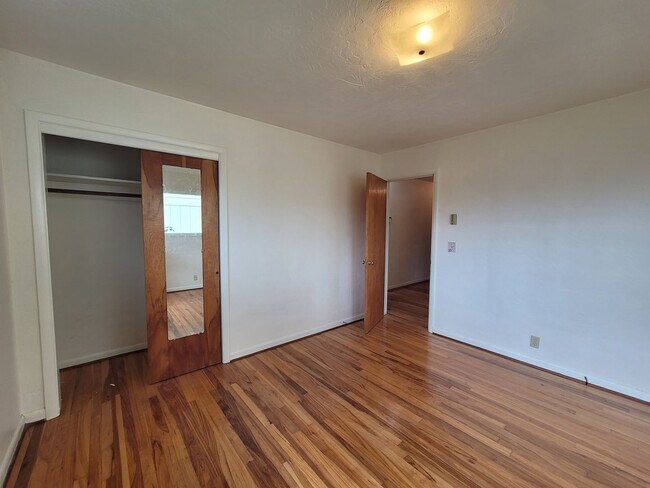 Building Photo - Charming 3 bed 2 bath with bonus room.