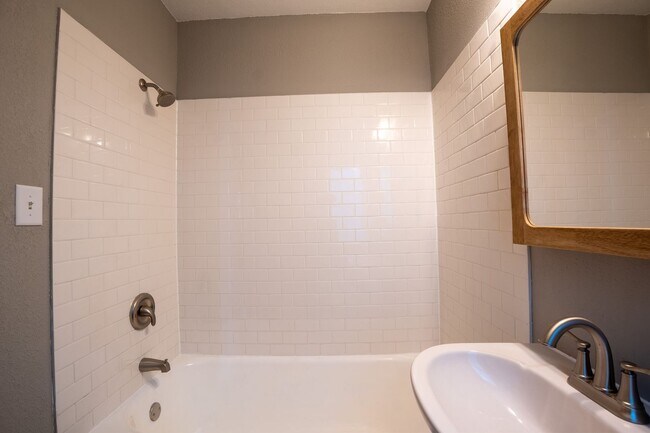 Building Photo - 4202 W Martin Dr