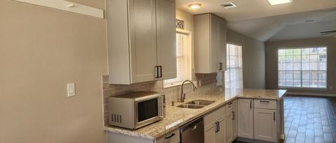 Building Photo - 8307 Holmwood Dr