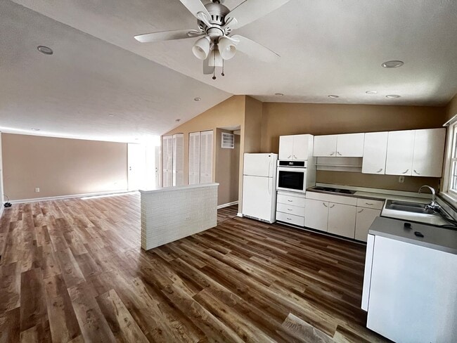Building Photo - Wonderful 3 Bed and 1.5 Bath Ranc-Style Home