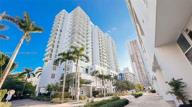 Building Photo - 333 NE 24th St