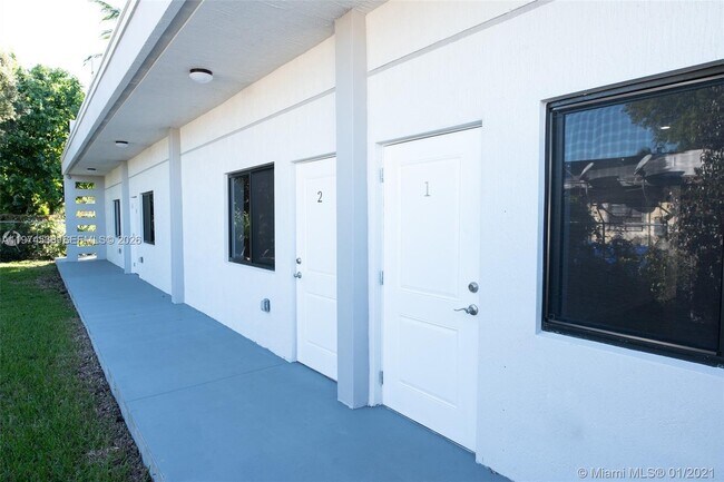 Building Photo - 120 NE 71st St