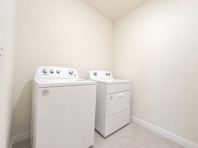 Building Photo - Family-Friendly lifestyle living in this 5Bedroom/3Bath spacious Odessa home!