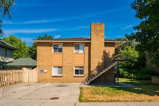 Building Photo - 1218 W Tenth Ave