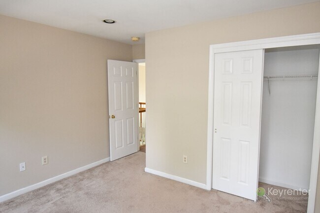 Building Photo - 5474 Grandview Ln
