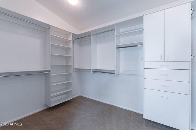 Building Photo - 2943 E Quiet Hollow Ln