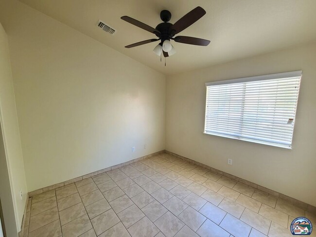 Building Photo - 1100 Dahlia Ct