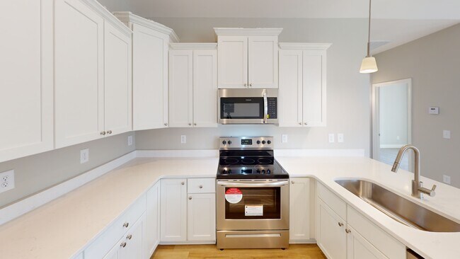 Building Photo - Midtown Oaks 12