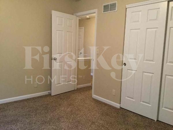 Building Photo - 8218 Melrose Ln