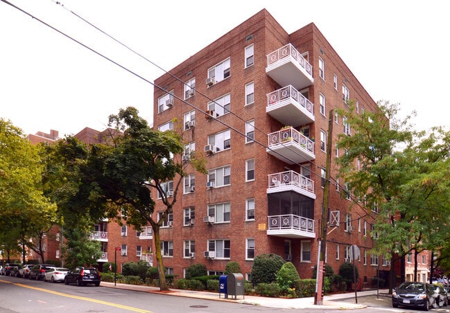 Primary Photo - 600 W 239th St