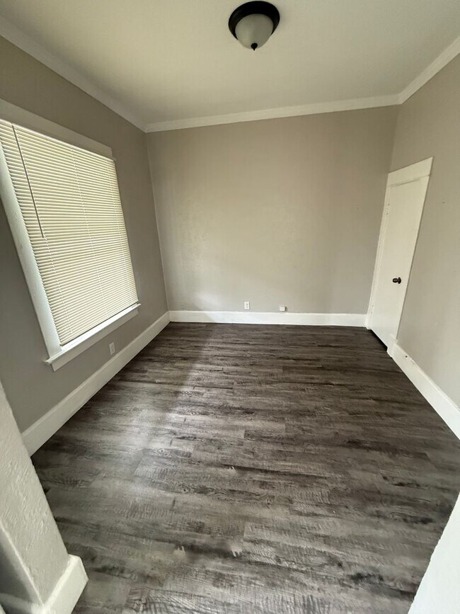Building Photo - 3 Bed 1 Bath