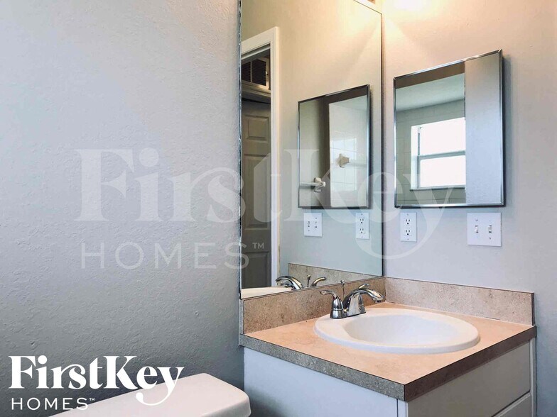 Building Photo - 3807 25th St SW