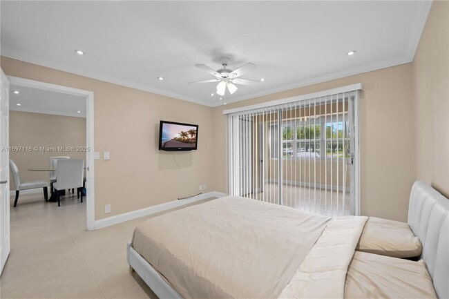 Building Photo - 329 SE 3rd St