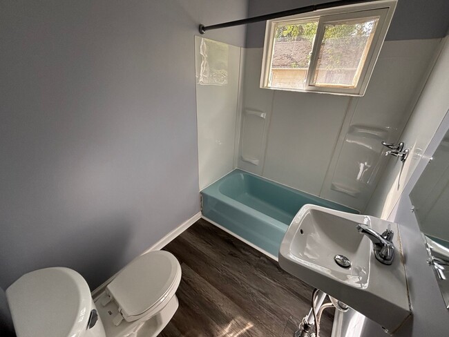 Building Photo - Beautiful 2 Bedroom 1 Bathroom home in Bea...