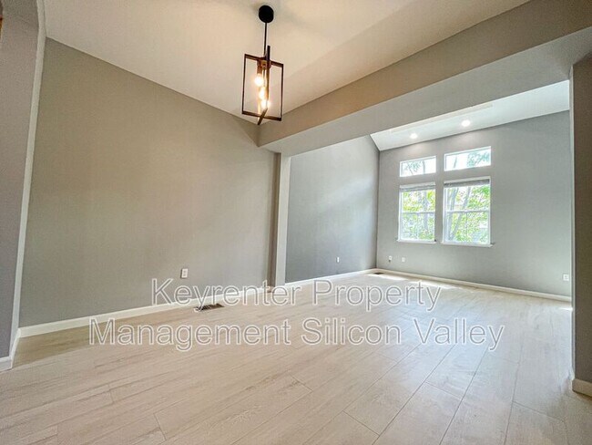 Building Photo - 679 Montara Terrace
