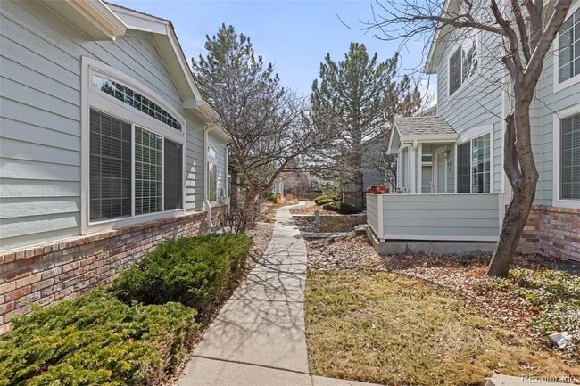 Building Photo - 9604 Brentwood Way