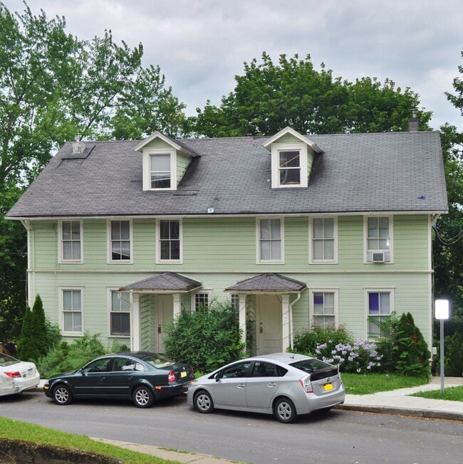 Building Photo - 110 Highland Pl