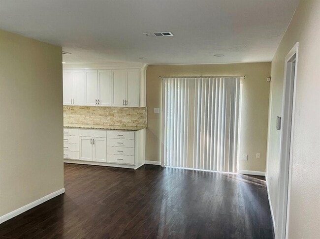 Building Photo - 4530 Donalbain Dr