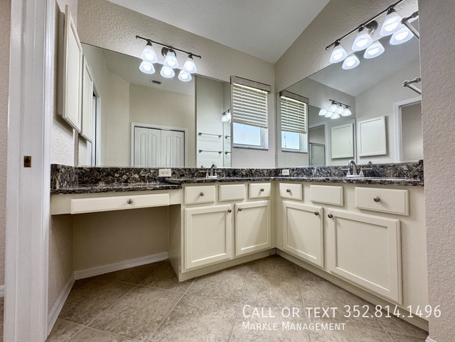 Building Photo - 487 Thistledown Way