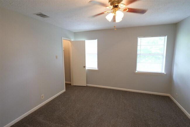 Building Photo - 6627 D S Bailey Ln