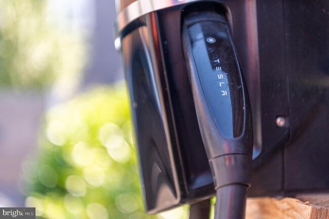 Building Photo - 1631 Montello Ave NE