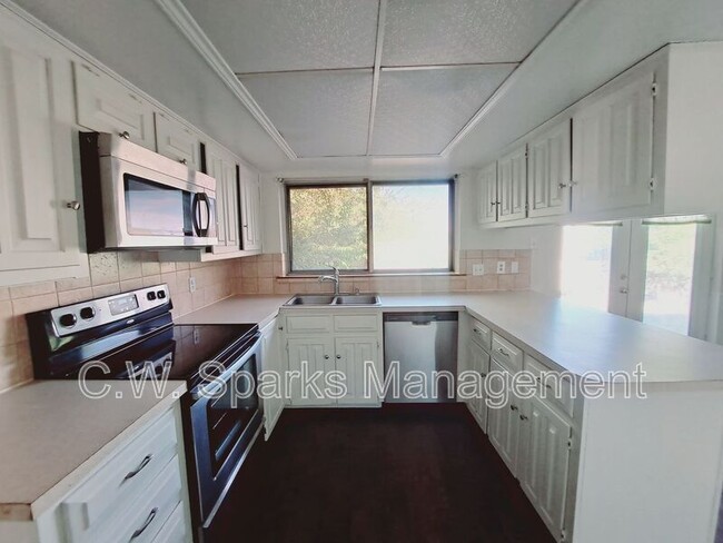 Building Photo - 4106 Cedar Creek Dr
