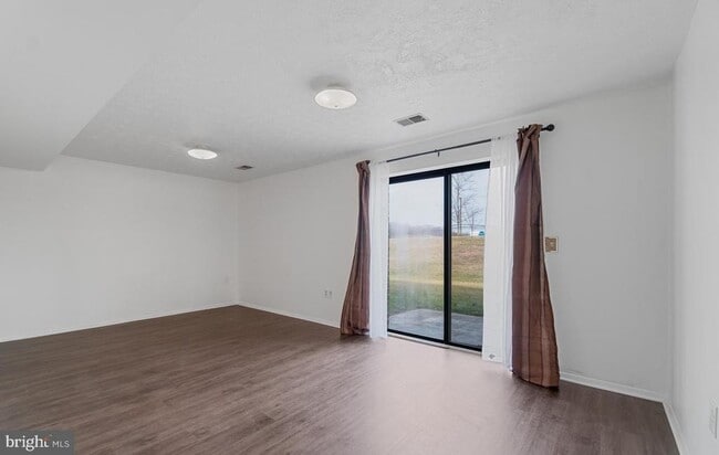 Building Photo - 21 Holland Hill Ct