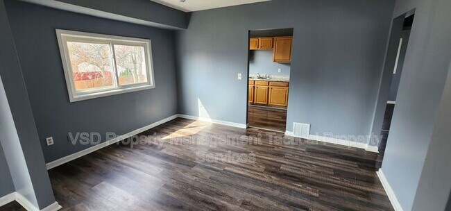 Building Photo - 3484 W 60th St