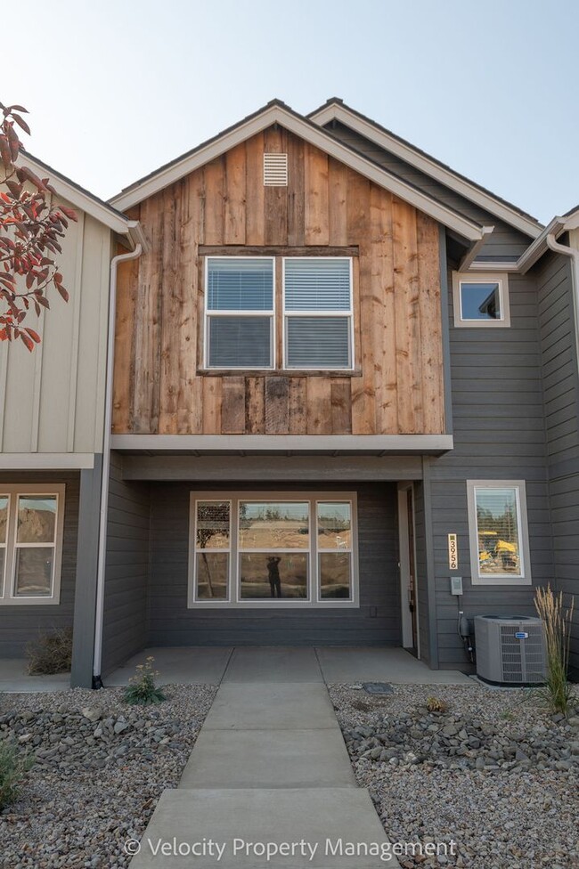 Primary Photo - Beautiful New SW Redmond Townhome! Move in...