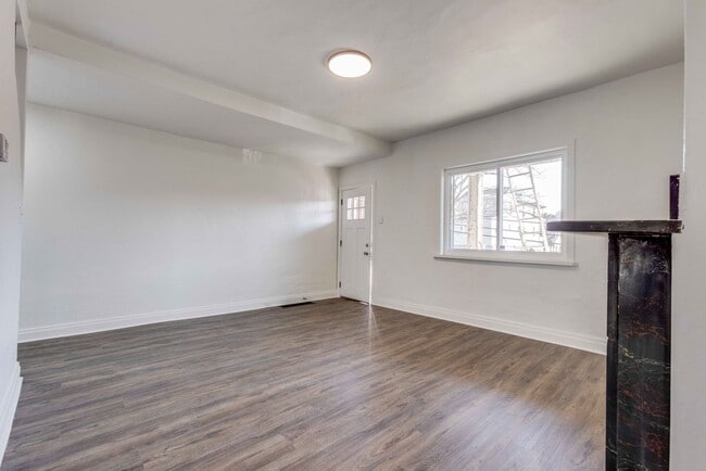 Building Photo - 328 Sweetbriar St