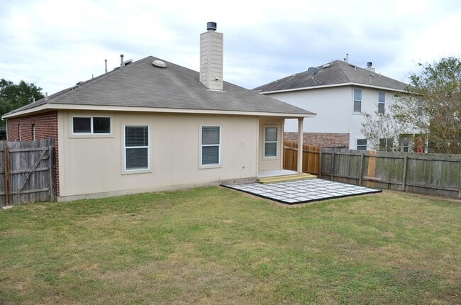 Building Photo - 105 Pecanwood N